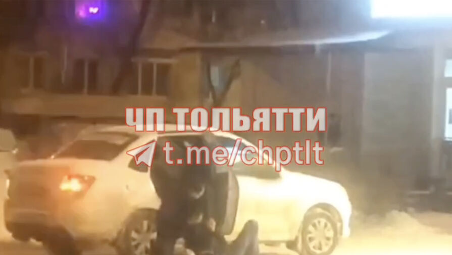 В Тольятти таксист извалял в снегу пассажира за отказ платить за проезд
