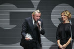 Участник группы «Аукцыон» Олег Гаркуша и телеведущая Яна Чурикова на церемонии вручения премии «GQ Человек года»