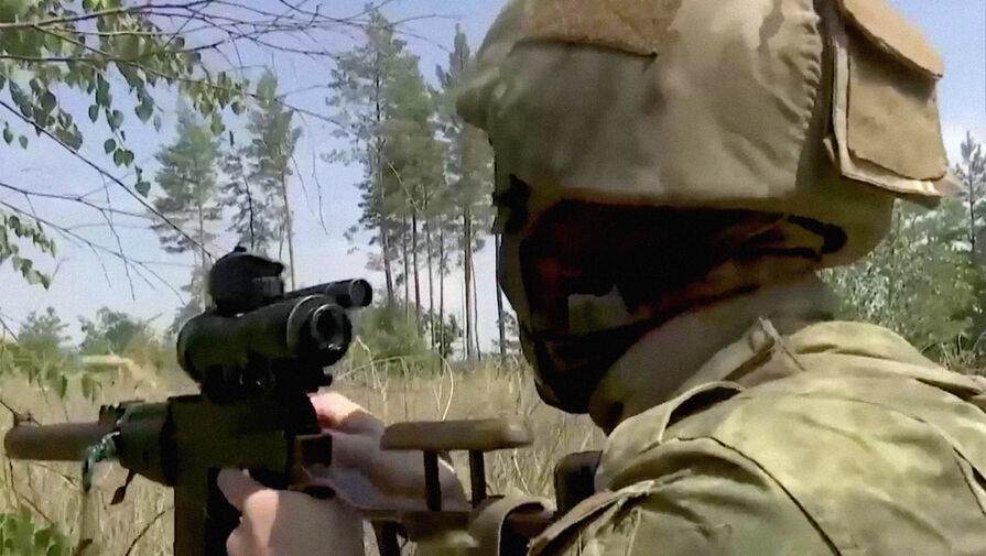 РИА Новости: российский снайпер подбил украинскую БМП-2 из крупнокалиберной винтовки