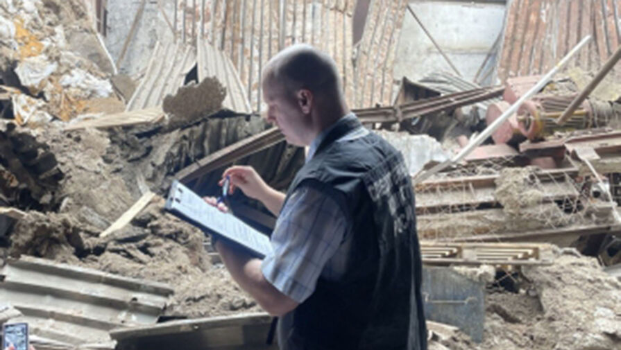 Крыша рухнула на строителей в колонии Нижнего Тагила, один человек погиб
