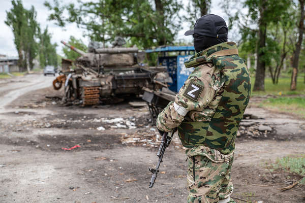 Военнослужащий Народной милиции ЛНР в городе Рубежное