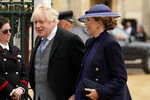 Бывший премьер-министр Великобритании Борис Джонсон с супругой прибывают на церемонию коронации британского короля Карла III в Вестминстерском аббатстве, 6 мая 2023 года