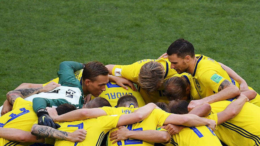 Игроки сборной Швеции перед&nbsp;в матче 1/4 финала чемпионата мира по&nbsp;футболу между&nbsp;сборными Швеции и Англии