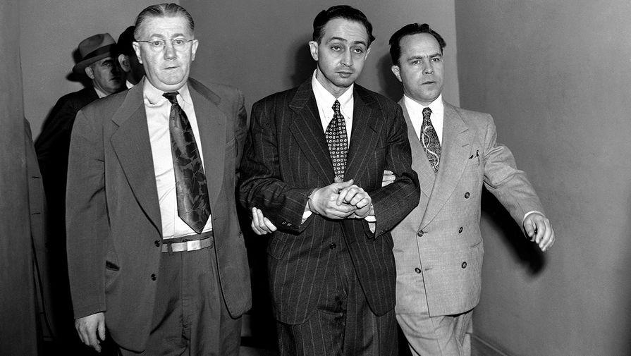 Гарри Голд после оглашения приговора суда в Филадельфии, 9 декабря 1950 года