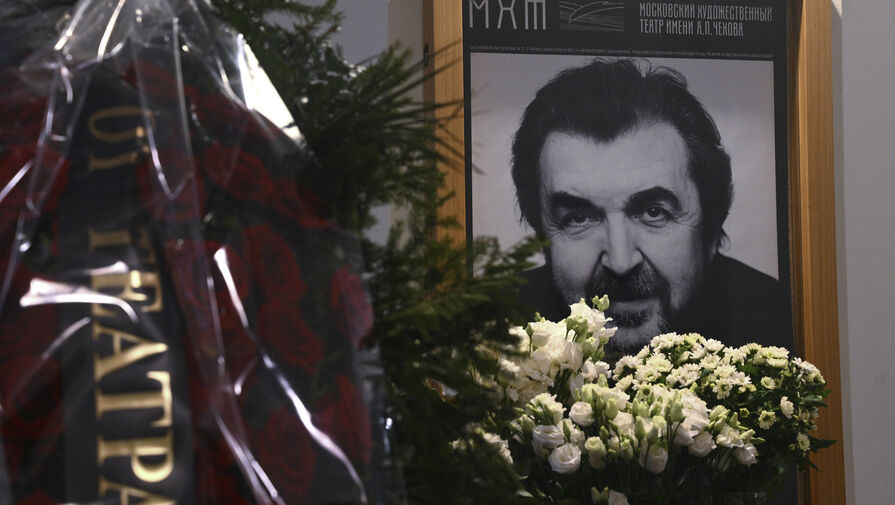 Урганта заметили на прощании с Золотовицким