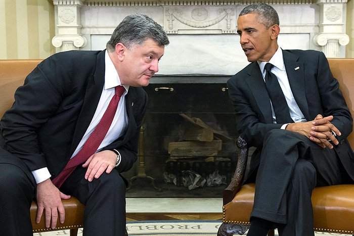 Президент Украины Петр Порошенко и президент США Барак Обама в Овальном кабинете Белого дома