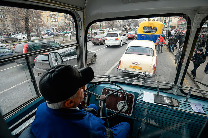 Ретротроллейбус на Тверской улице во время парада в честь 81-й годовщины со дня открытия первой столичной троллейбусной линии