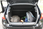В багажник поместится как все необходимое для путешествия, так и запас продуктов на неделю