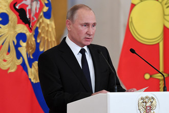Президент России Владимир Путин во время встречи с военнослужащими в Кремле, 28 декабря 2017 года