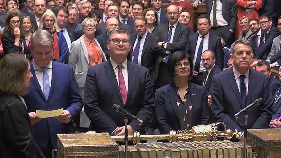 Депутаты Палаты общин Великобритании после голосования по законопроекту Бориса Джонсона о выходе страны из Евросоюза, 20 декабря 2019 года