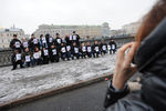 Участники акции протеста против фальсификации выборов «За честные выборы» составили из букв фразу «Москва за честные выборы» на Болотной площади