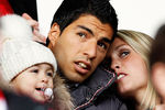 Игрок «Ливерпуля» Луис Суарес с супругой Софией и дочерью Дельфиной в Ливерпуле, 2012 год