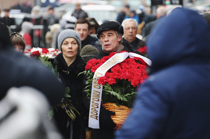 Главный режиссер театра «Сфера» Александр Коршунов во время церемонии прощания с Олегом Табаковым в МХТ имени Чехова, 15 марта 2018 года