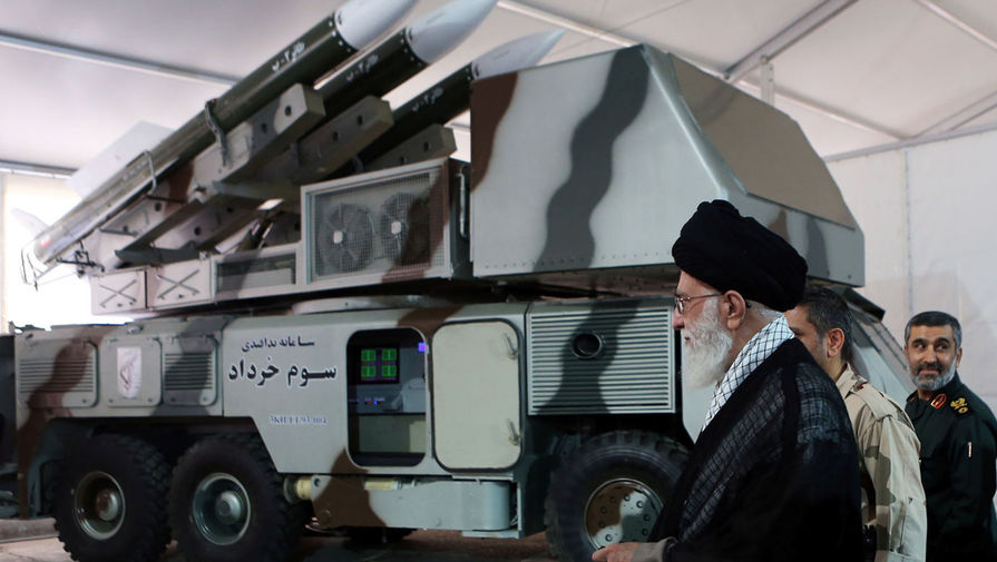 Верховный руководитель Исламской Республики Иран Али Хаменеи рядом с&nbsp;иранским ЗРК 3rd Khordad (Sevom Khordad)