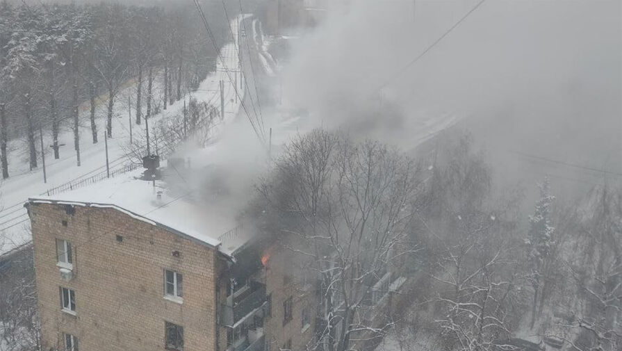 112: в пятиэтажном доме на северо-западе Москвы начался пожар