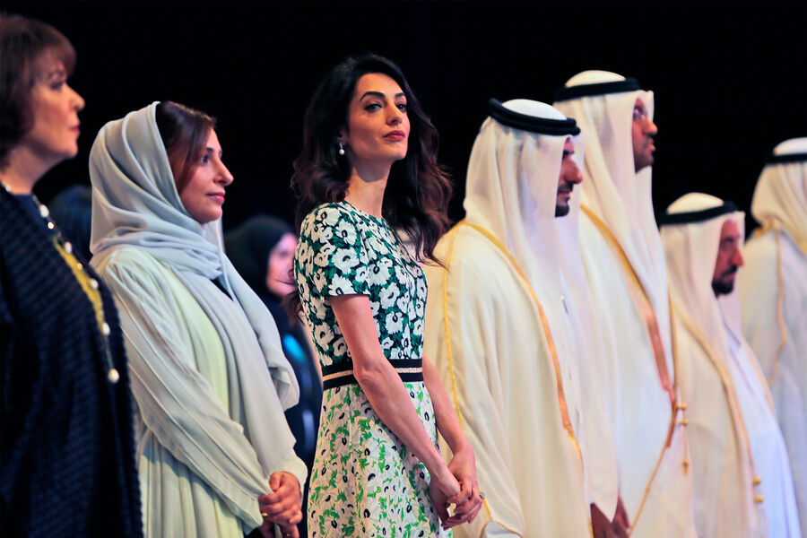 Амаль Клуни во время церемонии открытия Международного форума правительственных коммуникаций в&nbsp;Шардже, ОАЭ, 2016&nbsp;год