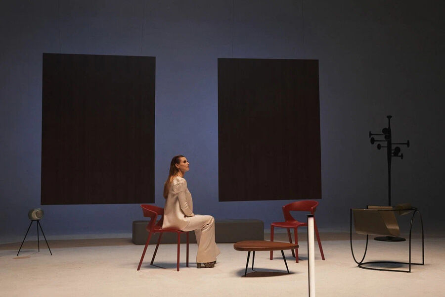 Виртуозно сексистский, душный и кринжовый текст уже на&nbsp;начальных титрах оказывается проиллюстрирован, конечно же, диким нейросетевым слопом — и есть ощущение, что писалась «Свобода» тоже не без&nbsp;участия ИИ. Которому, по&nbsp;ощущениям, скормили перечень кинков, сомнительные размышления о&nbsp;взаимоотношениях полов и некоторое количество русской классики. В&nbsp;ответ на&nbsp;это чат-бот выплюнул ленту, где увлеченно целуют пельмени и кончают с&nbsp;собой.
<br><br>
<b>Оценка:</b> 0,5/5
