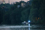 Вертолет Robinson R44 упал в Москву-реку на Рублевском пляже