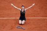 Мария Шарапова радуется победе на Открытом чемпионате Франции в финальном матче с итальянкой Сарой Эррани, 2012 год