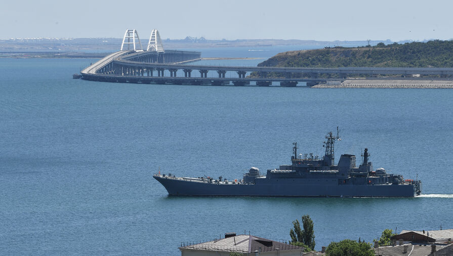 Движение автотранспорта на Крымском мосту перекрыто