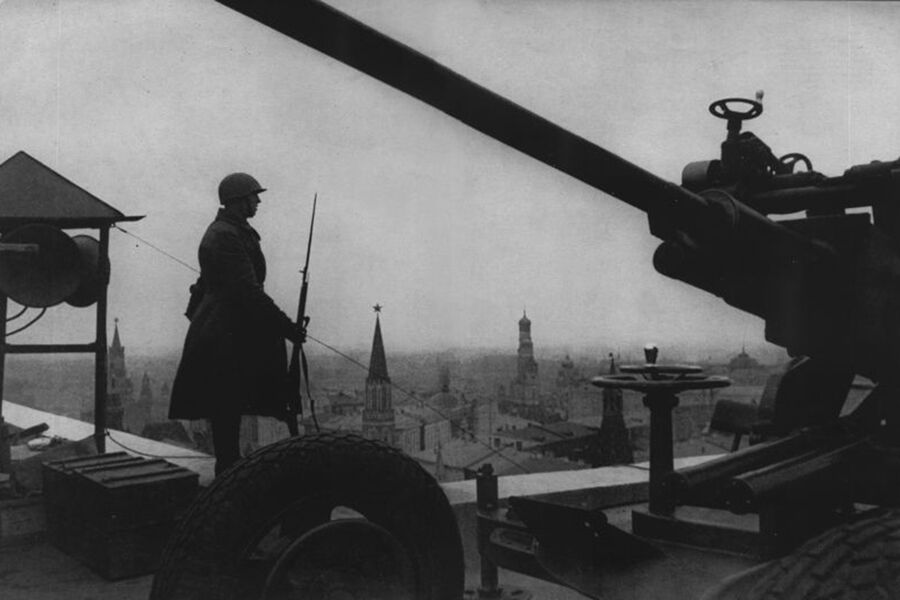 Выносной пост противовоздушной обороны на&nbsp;крыше гостиницы «Москва», 1941&nbsp;год 