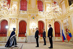 Президент России Владимир Путин, помощник президента Юрий Ушаков и министр иностранных дел Сергей Лавров принимают верительную грамоту от посла Бенина в Кремле, 16 марта 2017 года