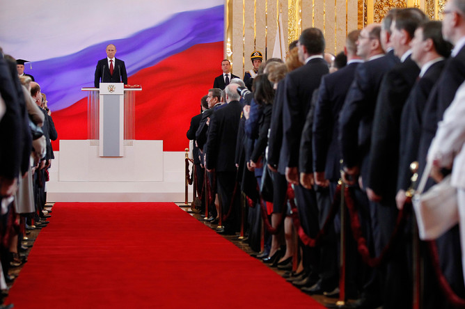 Избранный президент РФ Владимир Путин во время церемонии инаугурации, 7 мая 2012 года