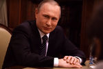 Владимир Путин во время интервью американскому режиссеру Оливеру Стоуну