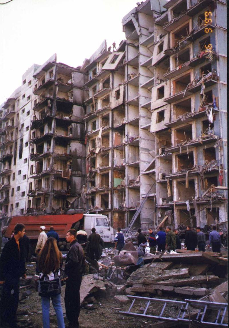 Поврежденные в результате взрыва блок-секции дома, 16 сентября 1999 года 