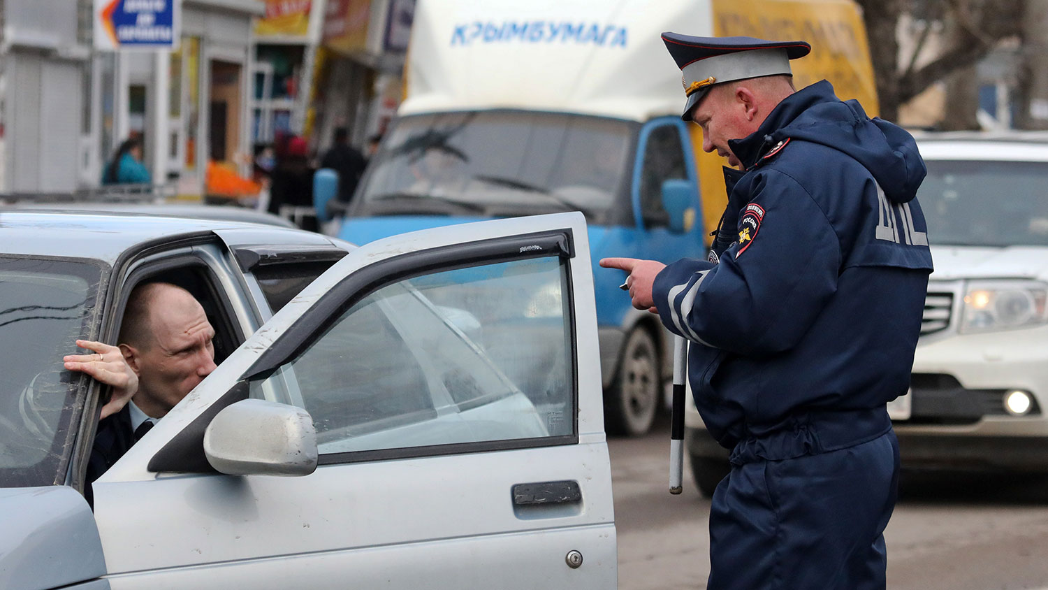 ГИБДД и приставы начали вылавливать злостных неплательщиков на дорогах -  Газета.Ru