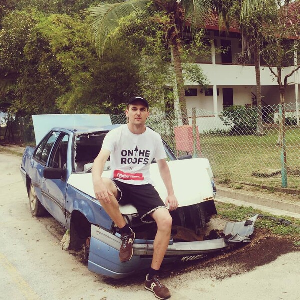 <b>Энди Картрайт (1990&ndash;2020)</b>
<br><br>
Самая жуткая история русского рэпа, которую в&nbsp;свое время обсуждали вообще все.
<br><br>
Энди Картрайт (Александр Юшко) был звездой разве что в&nbsp;узких кругах, а именно &ndash; отечественного баттл-рэпа (в свое время он ярко противостоял, например, ATL, Obe 1&nbsp;Kanobe, Млечному и Грязному Рамиресу). Именно благодаря баттлам он и познакомился с&nbsp;Мариной Кохал, которая стала его супругой. И которая в&nbsp;2025-м получила 12,5 года колонии общего режима по&nbsp;делу о&nbsp;гибели 29-летнего мужа.
<br><br>
Следствие установило, что в&nbsp;июле 2020&nbsp;года Кохал ввела Юшко смертельную дозу лекарства, от которой он впоследствии скончался, &mdash; и при&nbsp;этом не стала вызывать скорую помощь. Затем женщина расчленила тело на&nbsp;15 частей, уничтожила некоторые внутренние органы, «подвергла части трупа воздействиям низких температур, влажной среды и поваренной соли».
<br><br>
Женщина опровергала, что убила мужа, а решение избавиться от останков объясняла желанием скрыть обстоятельства смерти от его фанатов.