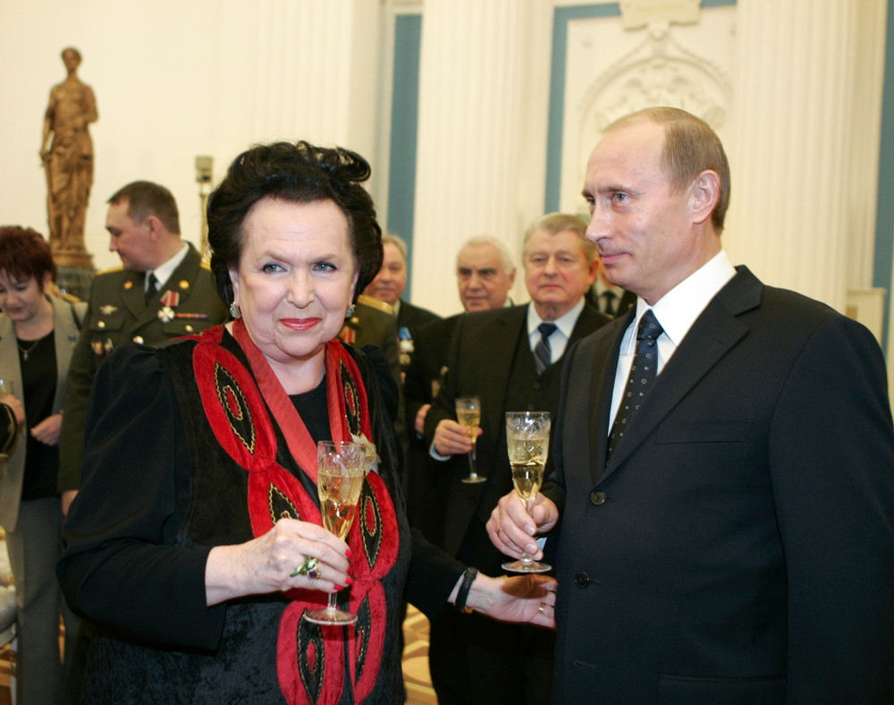 Владимир Путин и Галина Вишневская после вручения наград на торжественной церемонии в Кремле. 2007 год.