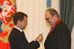 Дмитрий Медведев вручил орден «За заслуги перед отечеством» II степени артисту Юрию Яковлеву во время торжественной церемонии в Екатерининском зале Кремля, 2008 год