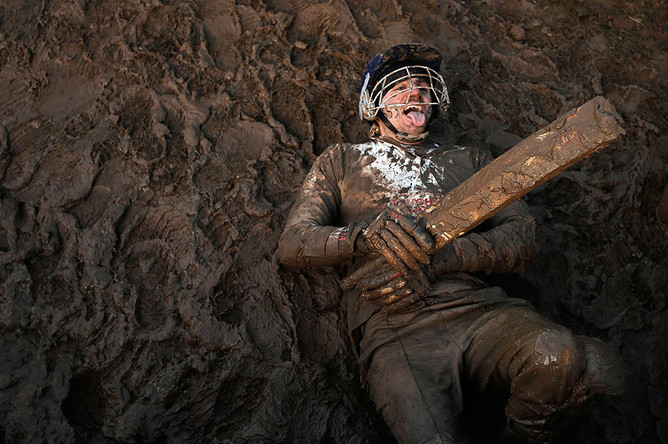 В последние годы среднее число соревнующихся в гонке Tough Guy Challenge превышает пять тысяч человек