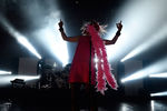 Вокалистка рок-группы Garbage Ширли Энн Мэнсон во время выступления на сцене Crocus City Hall в Москве