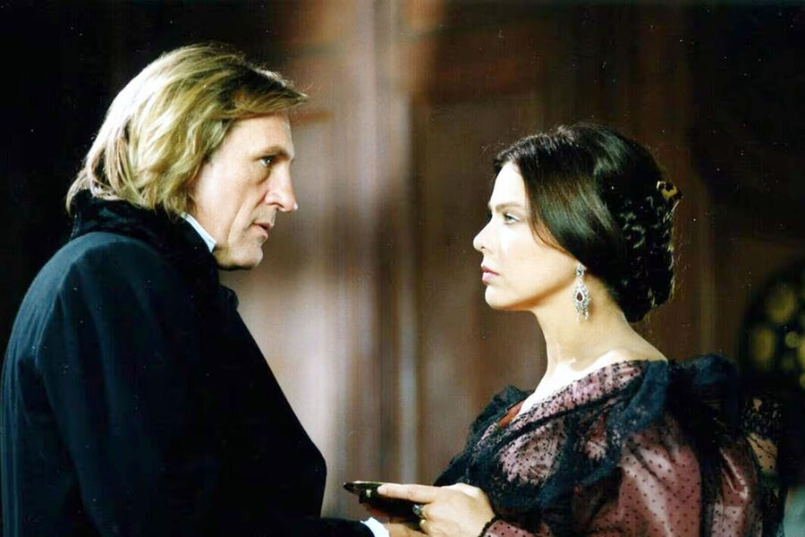 <b>«Граф Монте-Кристо» (мини-сериал, 1998)</b>
<br><br>В этом мини-сериале Орнелла Мути исполнила роль Мерседес, возлюбленной Эдмона Дантеса, а бывшего узника замка Иф &mdash; графа Монте-Кристо &mdash; сыграл Жерар Депардье.