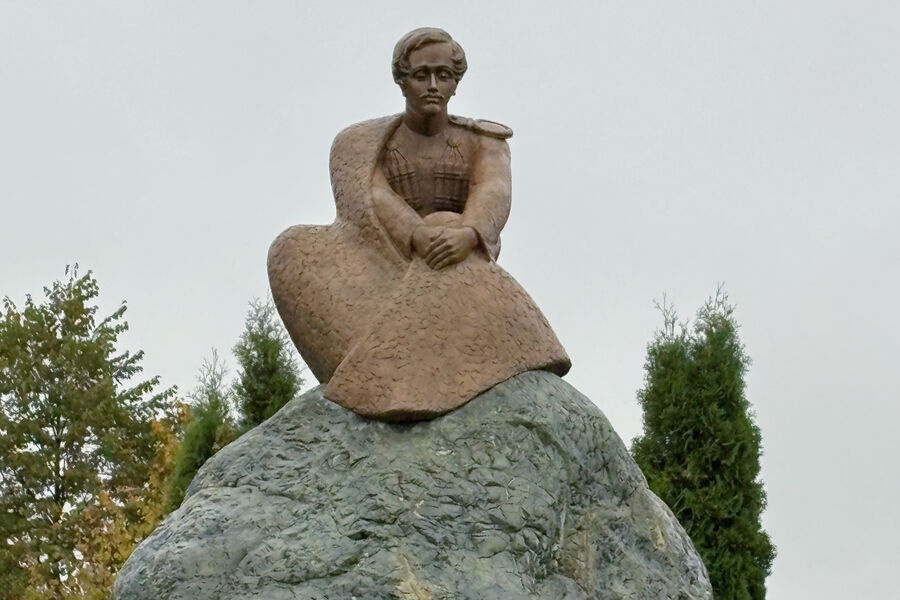 Памятник Михаилу Лермонтову
