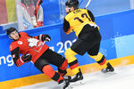 Во время полуфинального матча по хоккею между Канадой и Германией на Олимпиаде в Пхенчхане, 23 февраля 2018 года