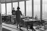 Ресторан «Седьмое небо» на высоте 337 метров готов к приему гостей, 1967 год