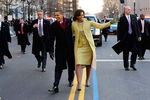 Барак Обама с супругой в центре Вашингтона