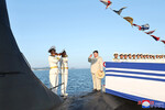 Лидер КНДР Ким Чен Ын на церемонии спуска на воду новой тактической атомной подводной лодки в Северной Корее, 8 сентября 2023 года