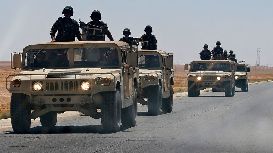 Армейский конвой армии Иордании около границы с Ираком, 2014 год