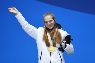 Российская биатлонистка и лыжница Екатерина Румянцева на церемонии награждения Паралимпиады-2018