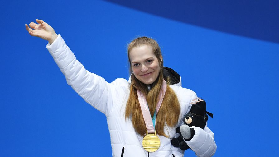 Российская биатлонистка и лыжница Екатерина Румянцева на церемонии награждения Паралимпиады-2018