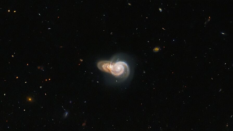 Hubble запечатлел оптическую иллюзию в космосе