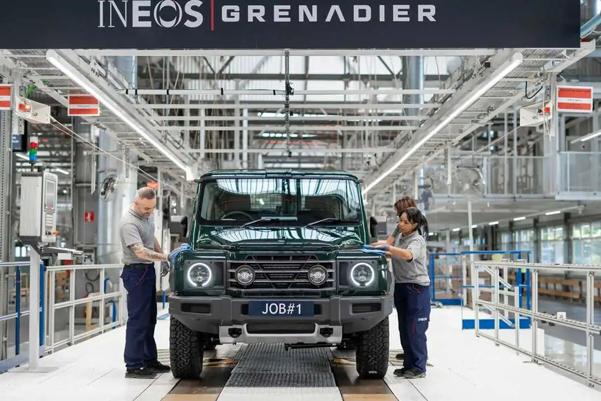 Компания Ineos начала производство реинкарнации классического Land Rover  Defender - Газета.Ru | Новости