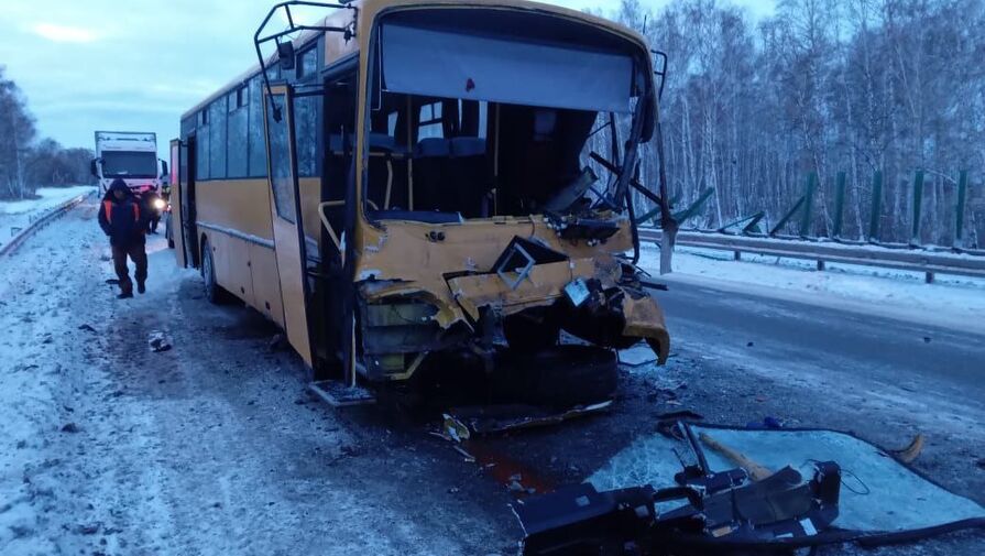 В Челябинской области в ДТП с участием фуры погиб водитель автобуса