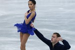 Вера Базарова и Юрий Ларионов во время исполнении короткой программы среди спортивных пар