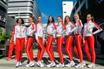 Промомодели команды «Феррари» перед российским этапом чемпионата мира по кольцевым автогонкам в классе «Формула-1»