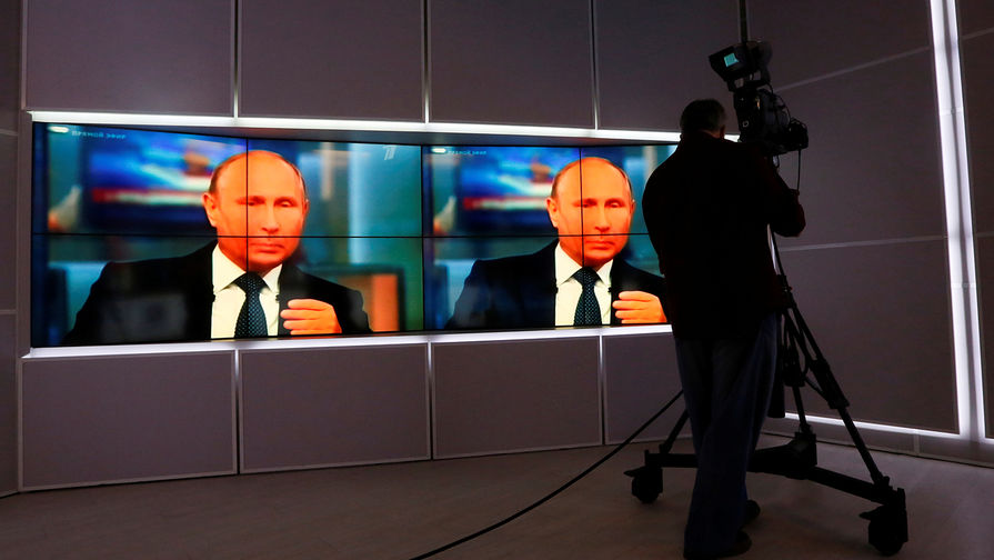 Во время трансляции «прямой линии» с президентом России Владимиром Путиным в Москве, 7 июня 2018 года